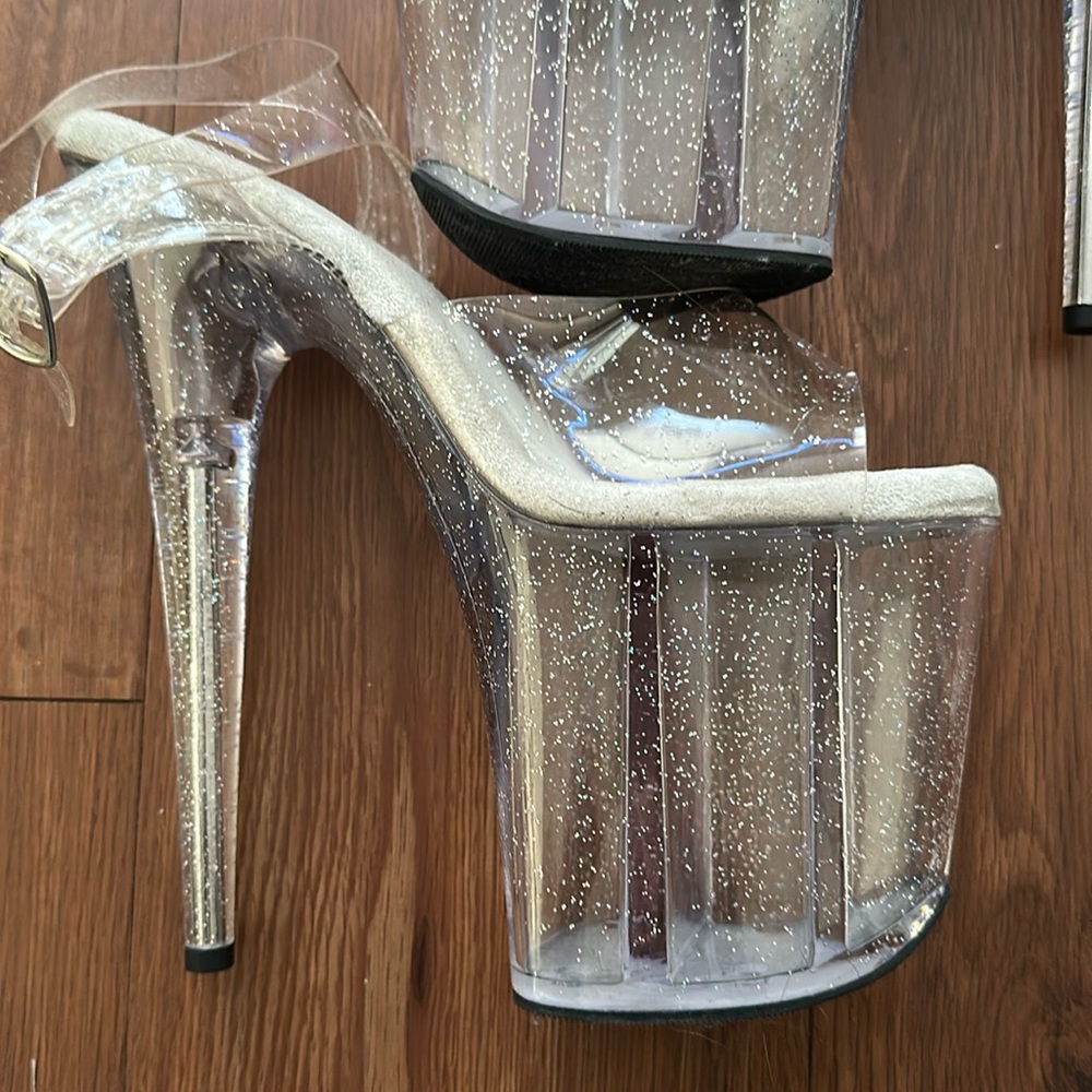 Pleaser 8” flamingo 808 size 10 clear with sparkles VERY LIGHTLY USED